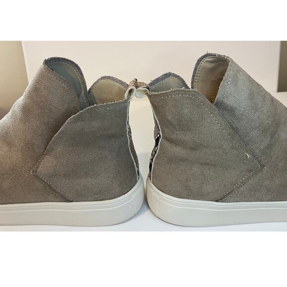 Very G Slip-On Flat Sneaker - Beige - Size 8.5 - Picture 3 of 8